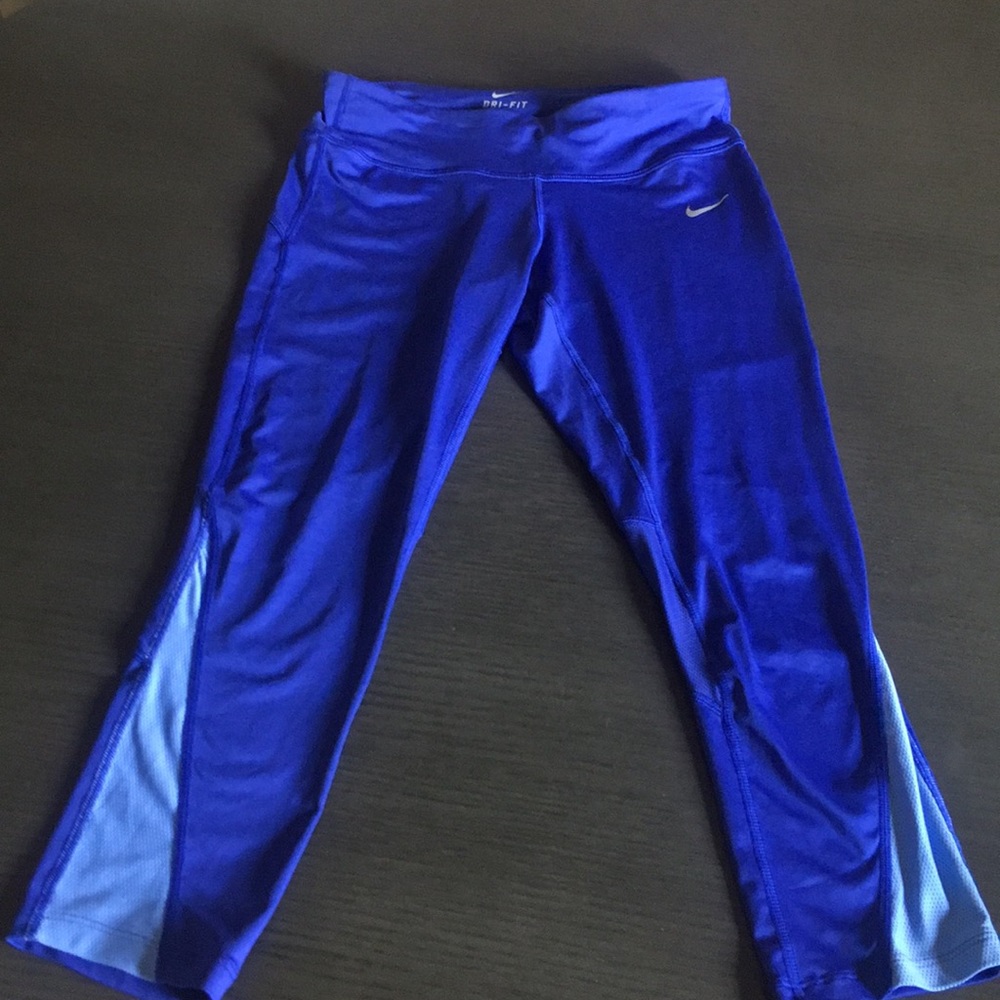 Nike cropped dri fit leggings small